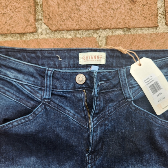 Shyanne women's High rise flare dark wash jean. Size 29/34 - Picture 3 of 3